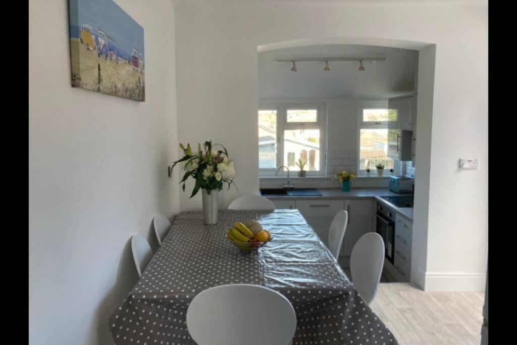 No43: Versatile 4Br Coastal Home With Summer House カウズ エクステリア 写真